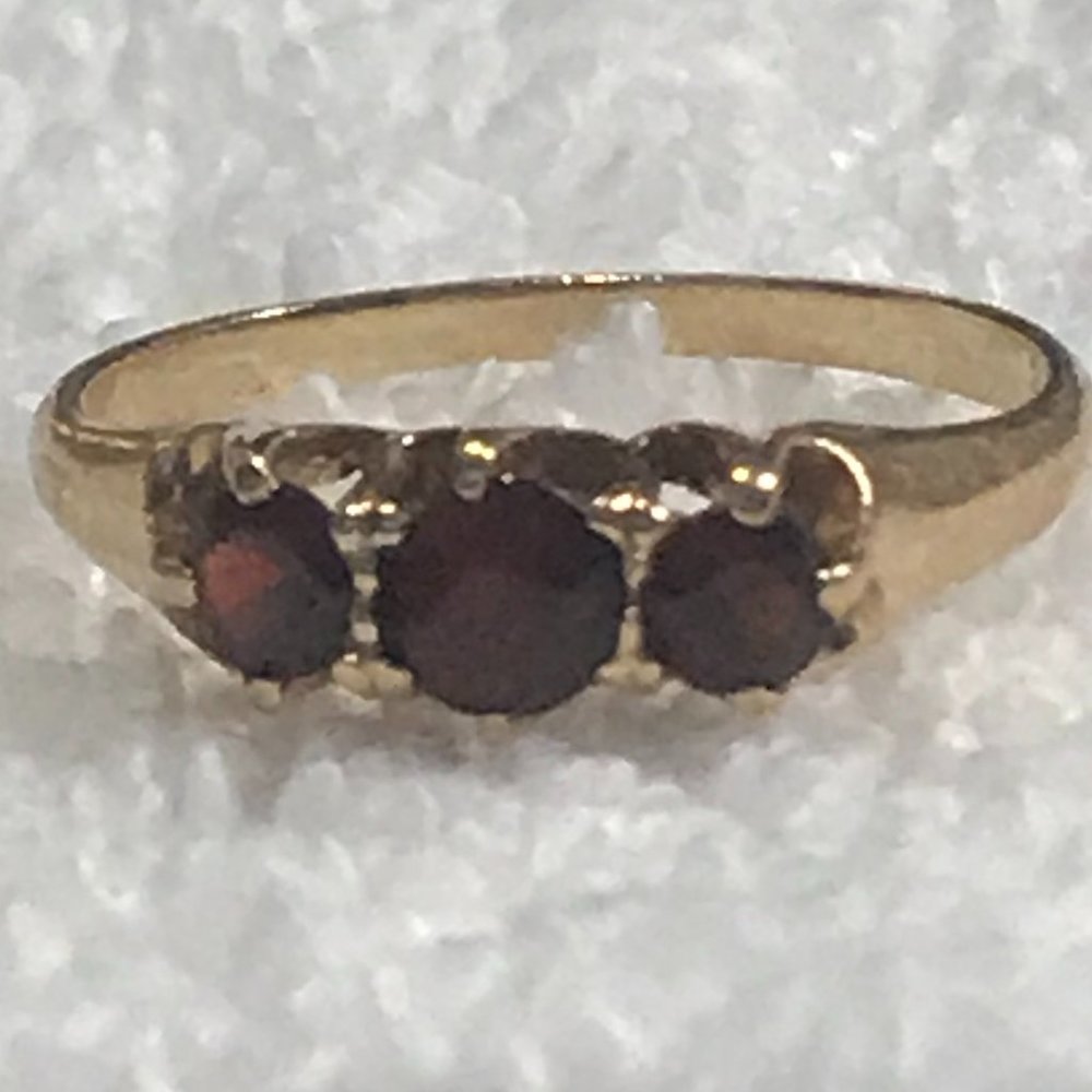Garnet Ring in Gold - Picture 3 of 6
